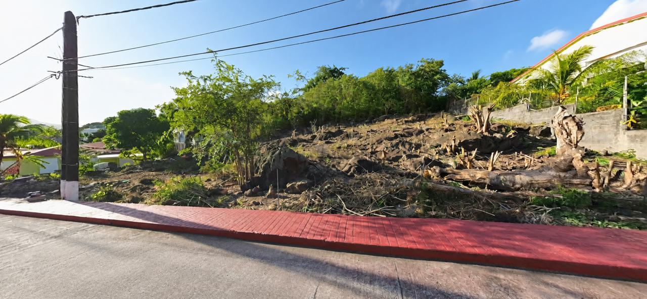 Terrain constructible à vendre à Terre de bas, 800 m² – photo 1 sur 5
